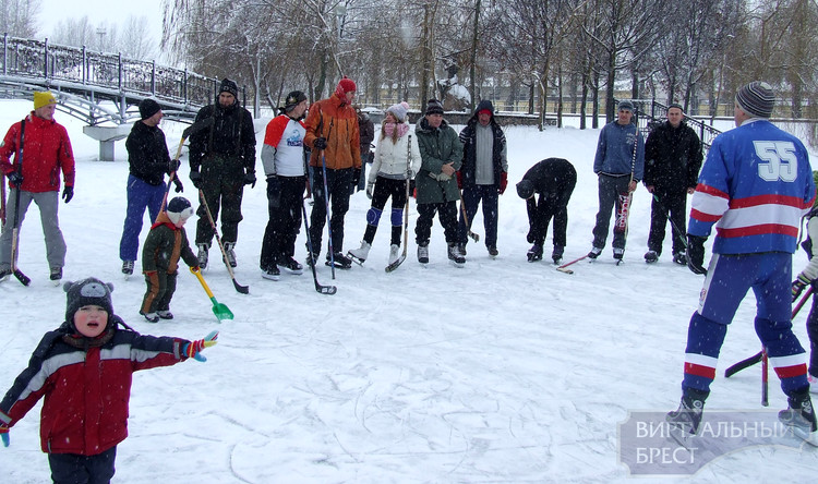 Брестчане жалуются - зимой даже покататься на коньках на свежем воздухе негде!
