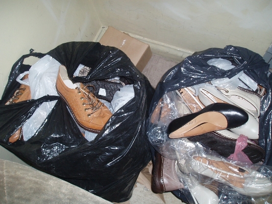 40 пар обуви прятал в топливном баке водитель при въезде в Беларусь