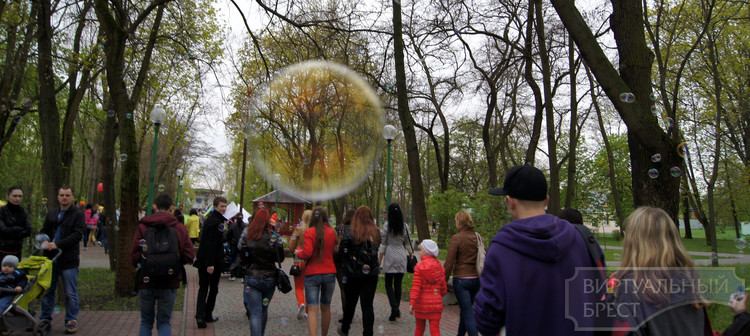 Парад мыльных пузырей прошёл в Бресте
