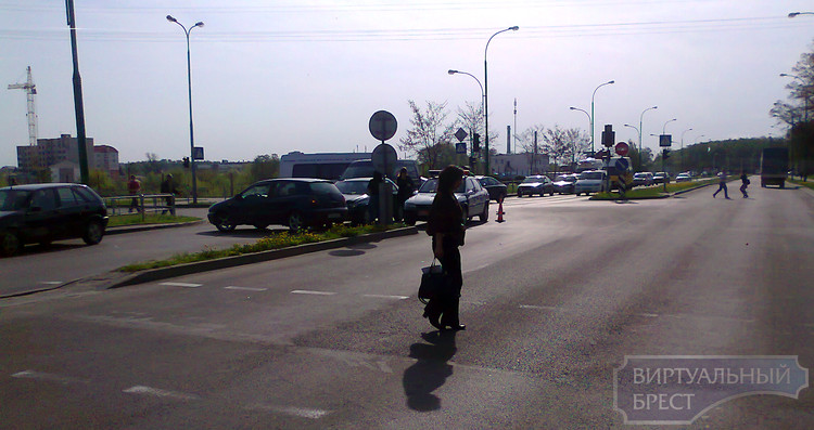На перекрестке ул.Сябровская и Рябиновая ДТП блокировало две полосы
