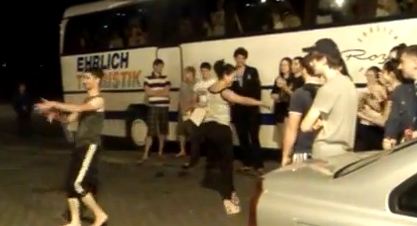 Прямо на ПП "Брест" пассажиры кавказской национальности устроили концерт с танцами