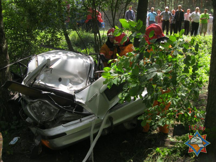 ДТП в Пинском районе: водитель погиб, а пассажира выбросило из салона