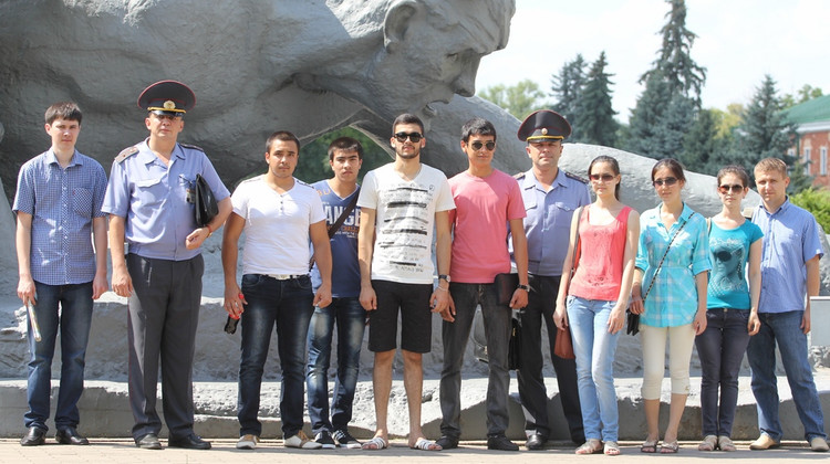 Для иностранных студентов организовали экскурсию по Брестской крепости