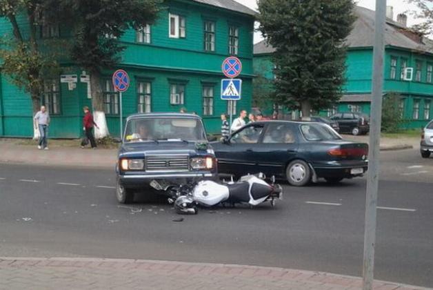 В Барановичах мотоциклист налетел на «Жигули»