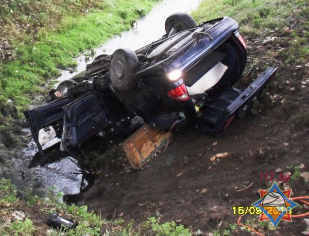 ДТП на дороге Жабинка - трасса М1/Е30: погиб мужчина, автомобиль в канаве