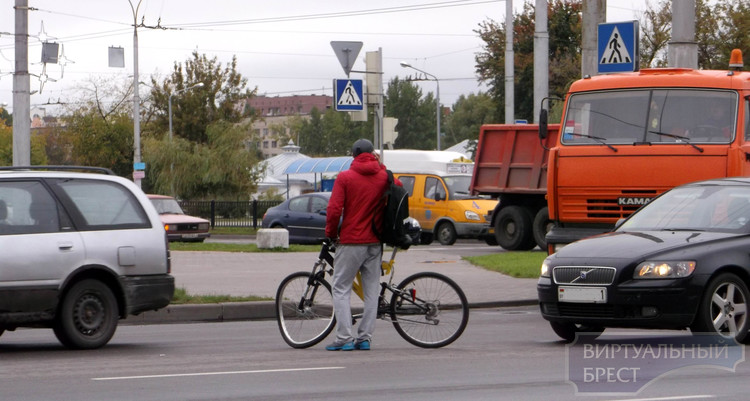 На Московской сбили велосипедиста, прямо на переходе