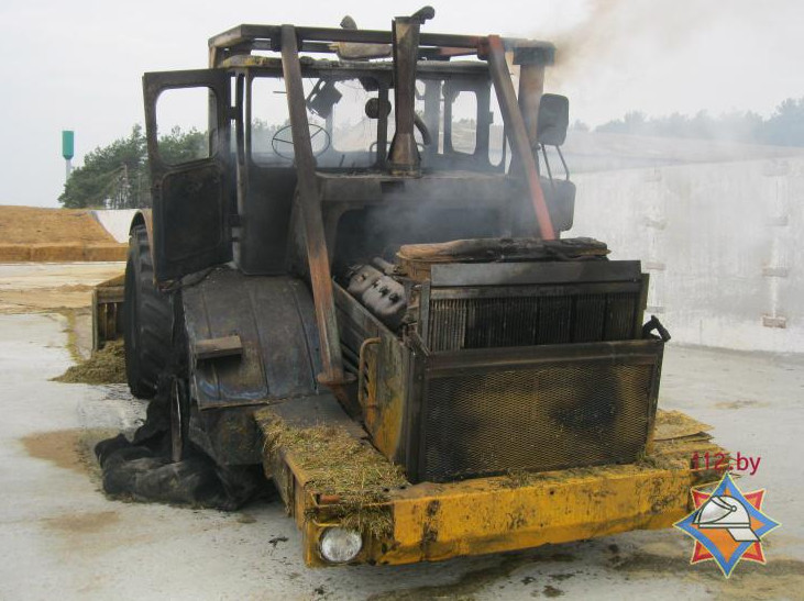 В д. Селище Пинского района на работе сгорел трактор К-701