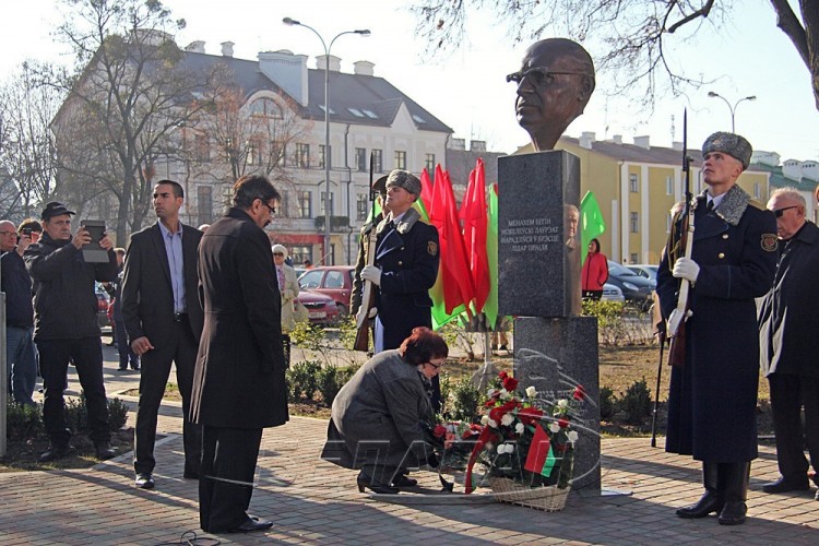 Памятник седьмому премьер-министру Израиля Менахему Бегину открыт на его родине, в Бресте