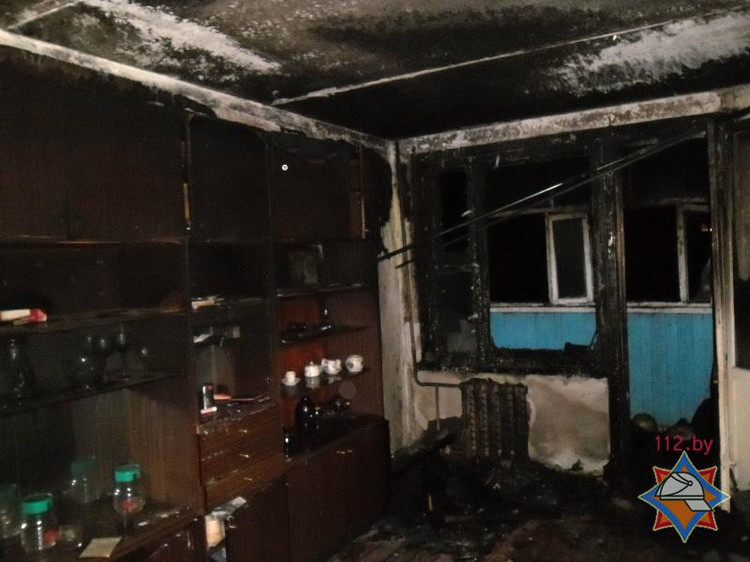 В Микашевичах сосед спас на пожаре семью из трех человек