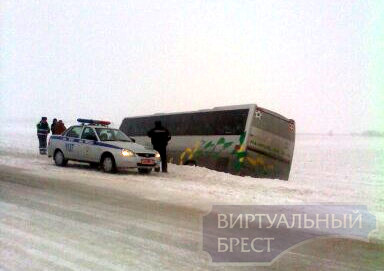 Под Брестом чудом не перевернулся автобус с украинскими детьми