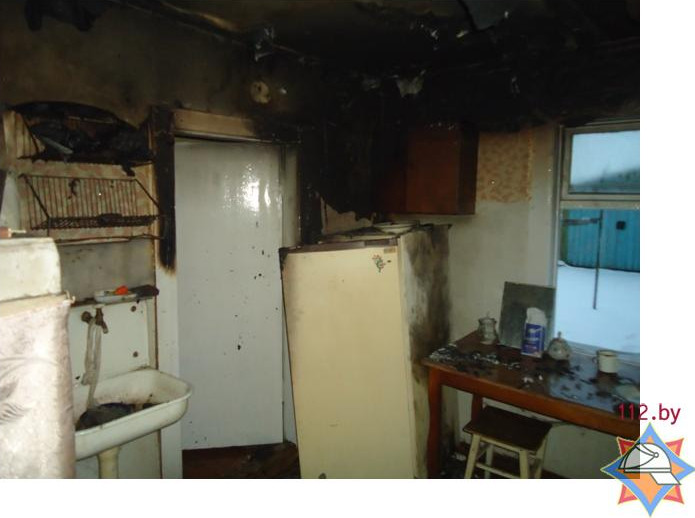 На пожаре, возникшем из-за короткого замыкания холодильника, спасен житель Ружан