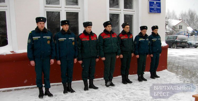 В Брестском ГОЧС прошла присяга новоиспеченных пожарных-спасателей