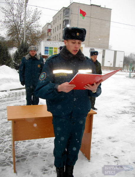 В Брестском ГОЧС прошла присяга новоиспеченных пожарных-спасателей
