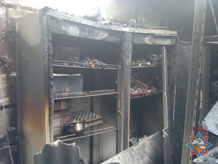 В Берёзовском районе едва не сгорел магазин "Продукты"