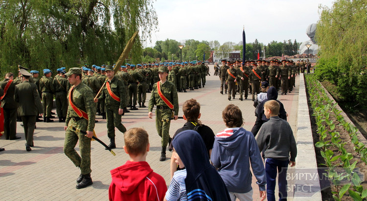 В Брестской крепости прошла репетиция праздничного парада