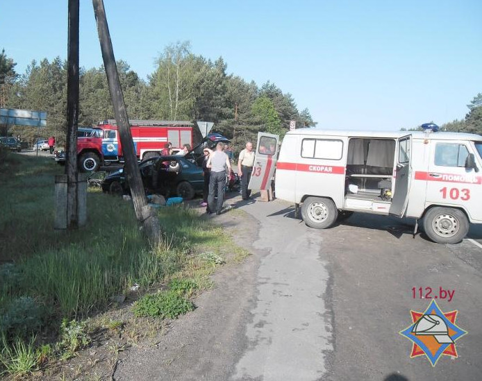 В Лунинецком районе работники МЧС деблокировали троих пострадавших в ДТП
