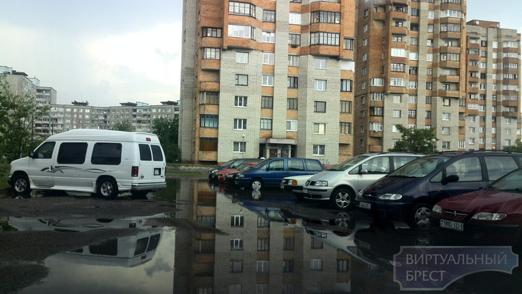 В Минске - сильнейший ливень и крупный град... Брест отделался лёгким испугом
