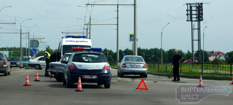 ДТП на Суворова: AUDI и Жигули встретились на перекрёстке