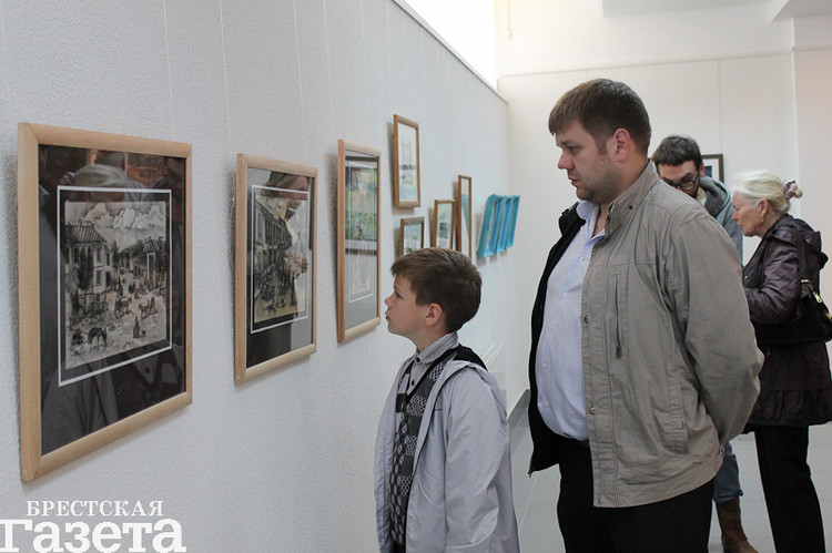 Выставка выпускников Брестской «художки» проходит в выставочном зале