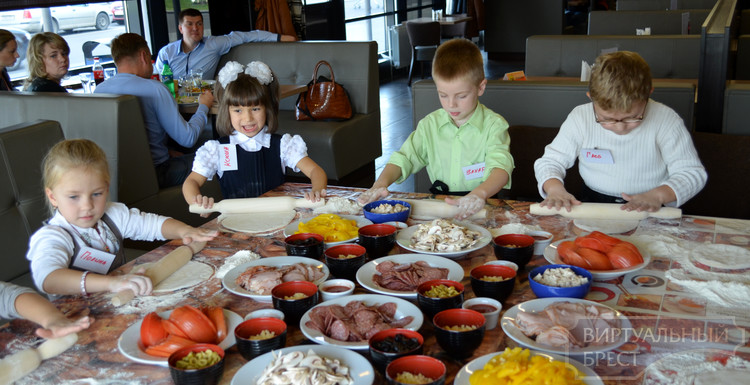 Пиццерия для детей проводит мастер-классы "Маленький поварёнок"