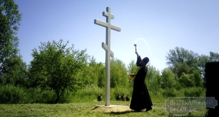 Состоялось освящение креста на братской могиле лагеря-госпиталя "Ревир"