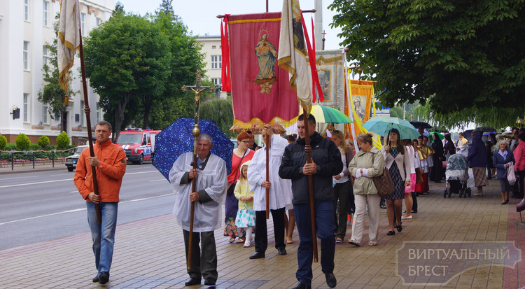 В Бресте состоялось шествие католиков в честь Тела Господня