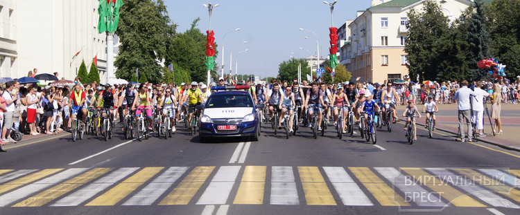Участники велофестиваля - 2014 проехали по пл. Ленина