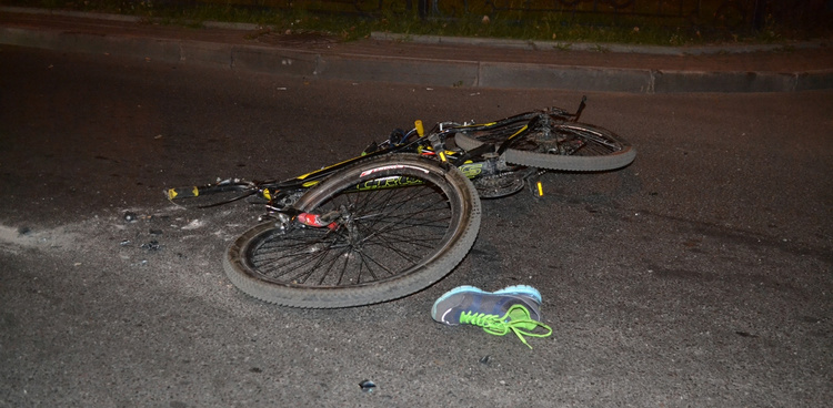 На Набережной МАЗ сбил ребёнка на велосипеде