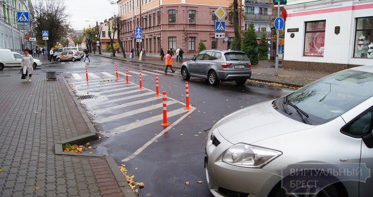 На Пушкинской появились защитные устройства перед пешеходными переходами