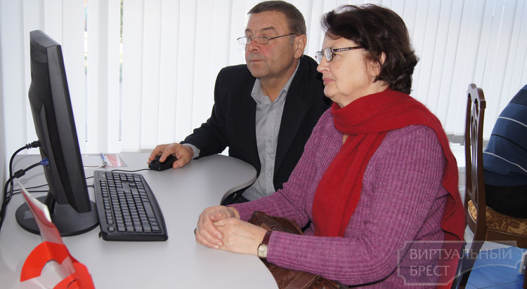 Брестские пенсионеры начали изучение компьютера и интернета