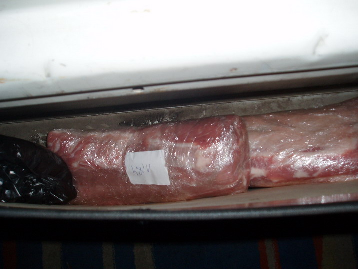 Мясо в моторном отсеке и за обшивкой салона на границе