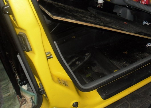 Два автомобиля «Renault Kangoo» "попались" на контрабанде