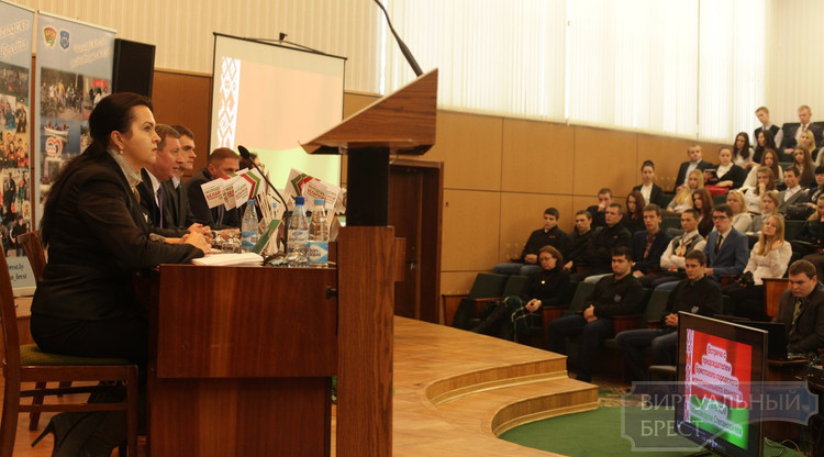 Состоялась встреча председателя горисполкома А.С. Рогачука с молодежью