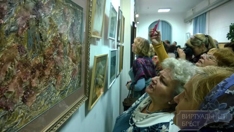 Выставка «Флористические этюды» открылась в Бресте