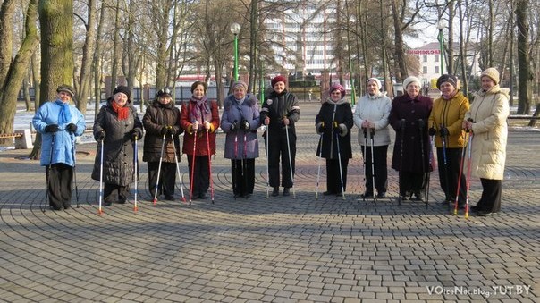 В Бресте активничают любители скандинавской ходьбы