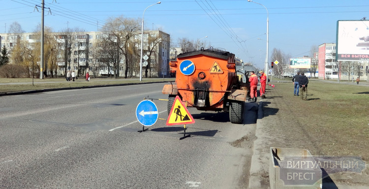 В Бресте начали делать "ямочный" ремонт дорог