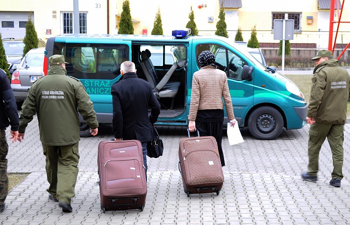 Польские СМИ: мужчина хотел перевезти жену в чемодане через границу в Тересполе