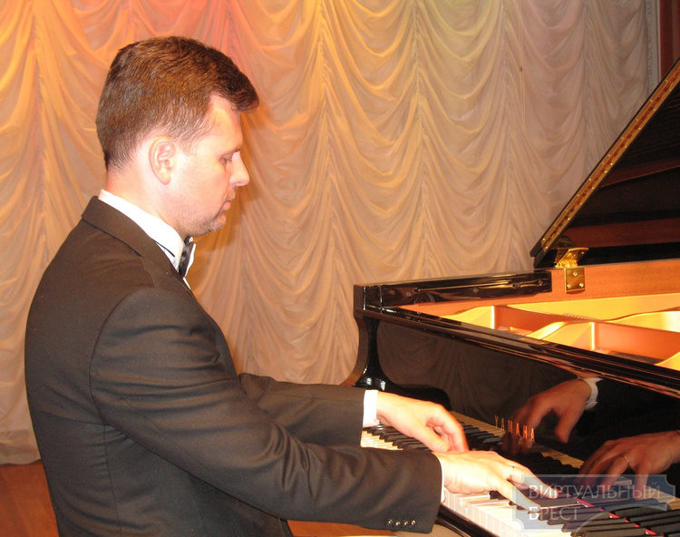 Пианист с мировым именем Юрий Блинов дал концерт в Бресте