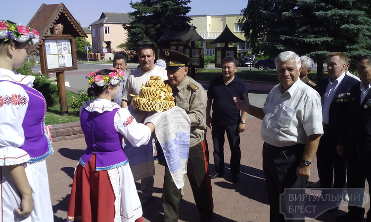 Участники патриотической акции «Yлы женiс – Yлы Отан» посетили Брест с визитом