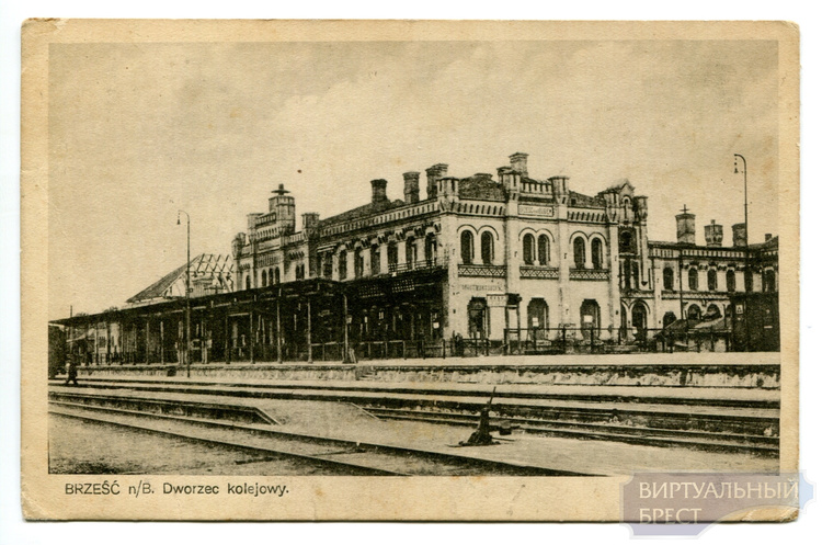 Здание с башенками возле железнодорожного вокзала «Брест-Центральный» ждет спасения