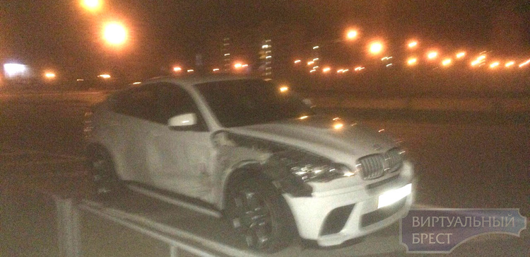 BMW X6 и Skoda Octavia столкнулись в Бресте на "варшавке"
