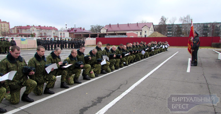 В войсковой части 5526 состоялся ритуал чествования военнослужащих увольняемых в запас