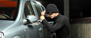 Как избежать кражи из автомобиля: советы специалиста