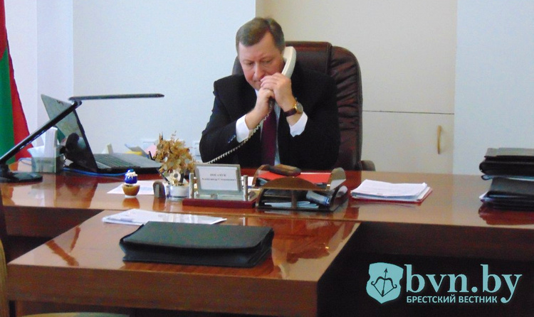 Мэр Бреста за три часа ответил на 27 звонков от горожан
