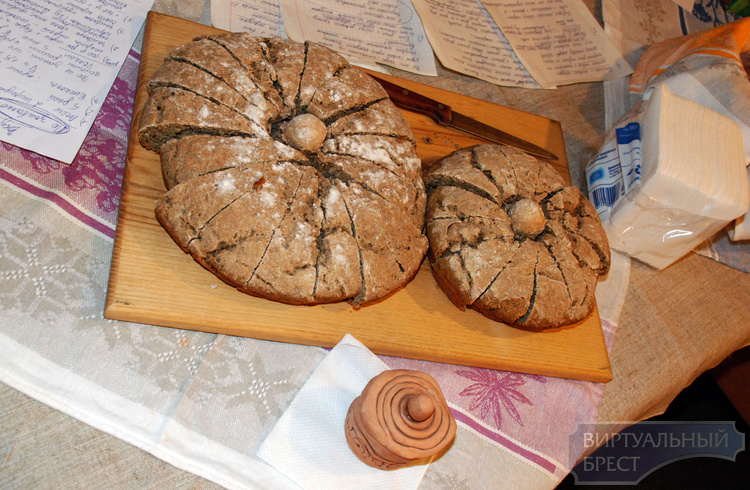 В Бресте учили, как можно испечь живой хлеб в квартире