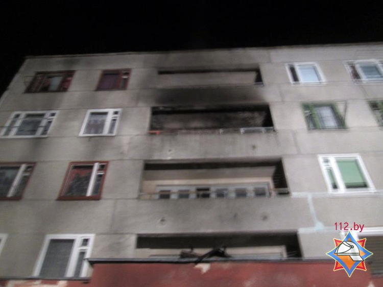 Спасатели эвакуировали из горящего дома в Пружанском районе 42 человека