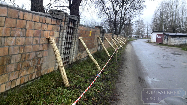 Ограда старейшего в Бресте кладбища может обрушиться