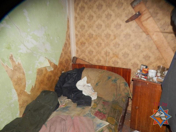 В Барановичах работники МЧС спасли четырёх человек из горящей квартиры