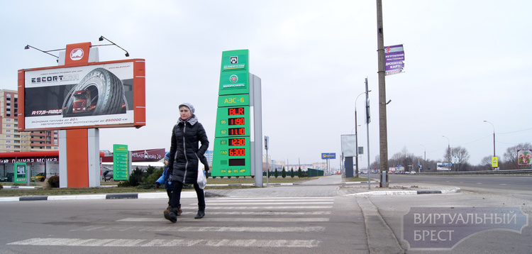 Осилили "полмоста": тротуар появился на путепроводе Варшавки