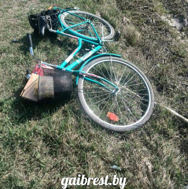 В Берёзовском районе велосипедистка попала под колёса Опель Зафира